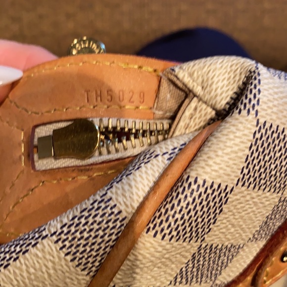 Louis Vuitton Damier Azur shoulder bag - Picture 2 of 9